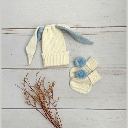 Set Gorro Orejas y Medias Celeste